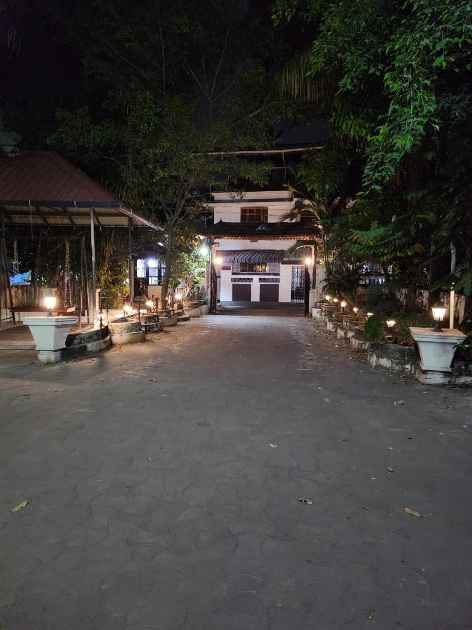 Guruvayoor Resort Guruvāyūr Kültér fotó